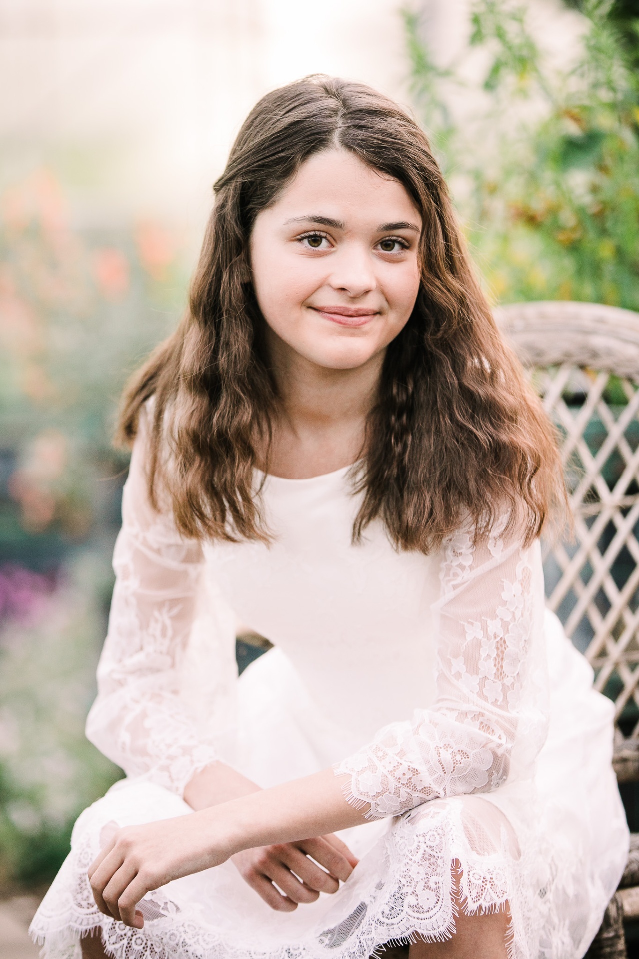 Konfirmand siddende portræt – konfirmationsfotografering Aalborg