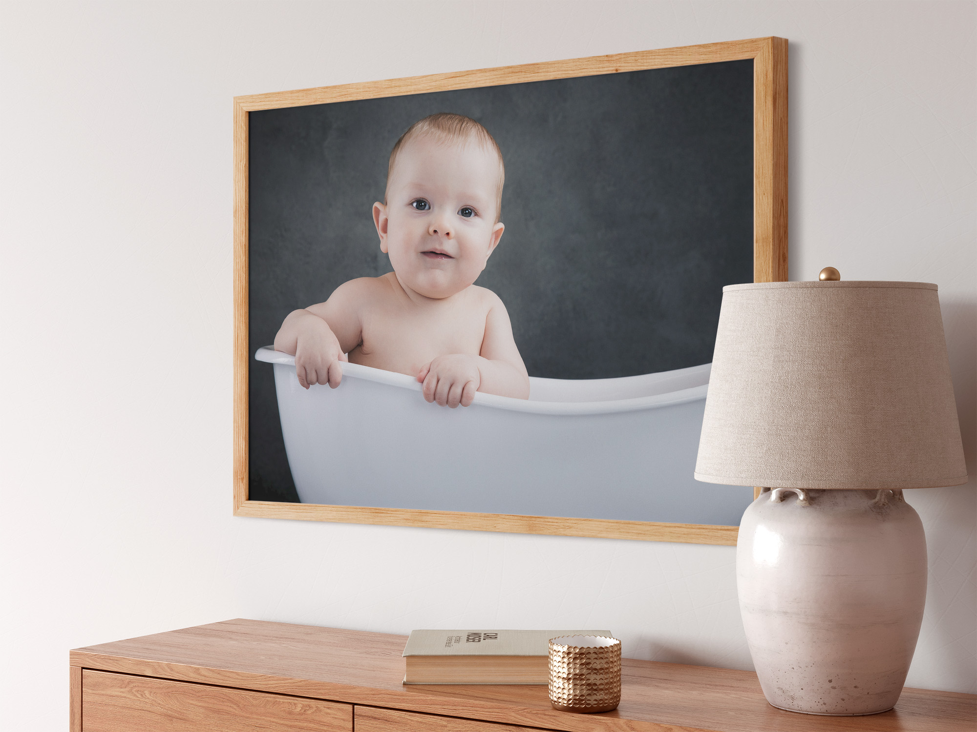 Babybillede på væg